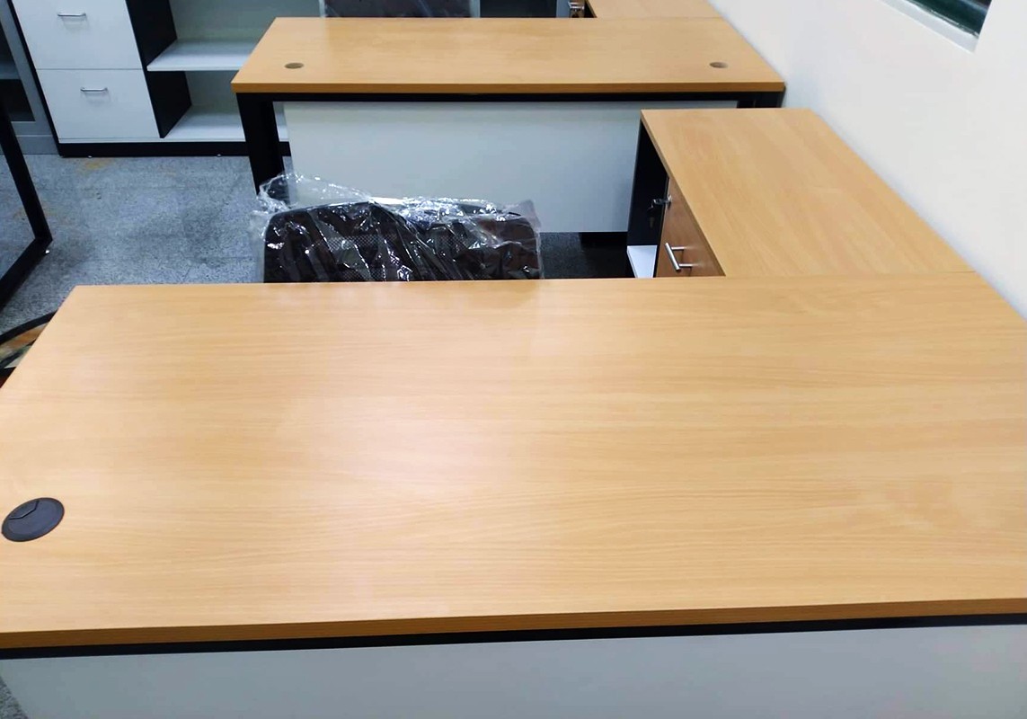 University Belt office table