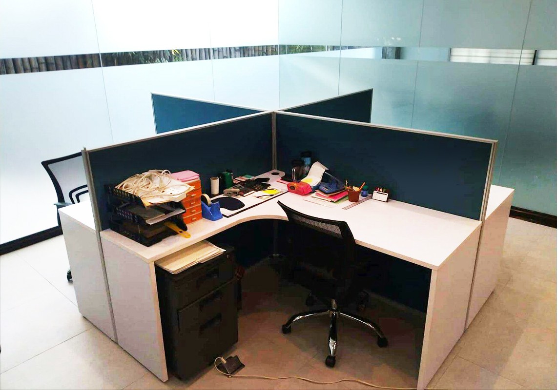 South Seven office table partition